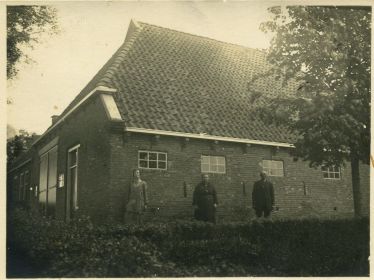 Hylkje  Doetje en Douwe Meinema voor hun veestalling