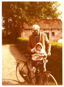 Willem van der Meer met Marije van der Meer 1980   2