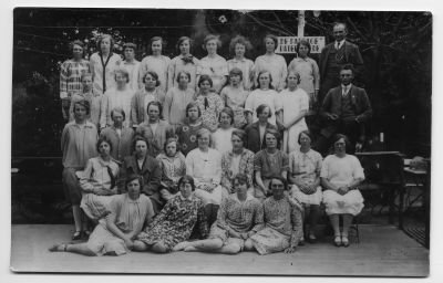 07   Meisjes  of Vrouwenvereniging Hantum    1930