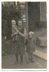 01   Kruidenierswinkel    1925   Durkje de Jong Cupery