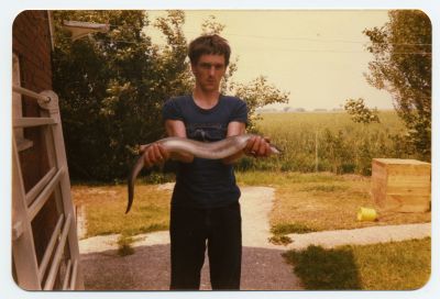 01   Hantumer vangt dikke aal