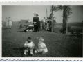 02   Geert en Gerda Linthof en Jochum en Gaatske Smits met kinderwagen 05 09 1948