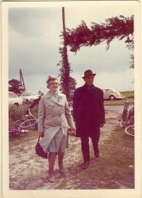 09   Luitzen en Tjetsje op Hantumer feest