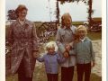 05   dorpsfeest 1972   Tjetje Yntema  Kornelis  Grietje en Klaske