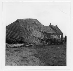 08   Afbraak boerderij Hantum 51   hier woont nu B. Kloosterman