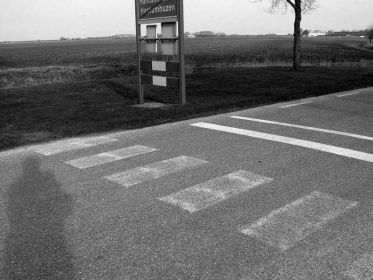 Dorpsgezichten   zebrapad Hantumhuizen