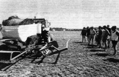 Veenma Demonstratie balenpers  1995 