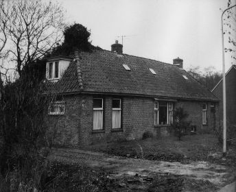 familie Tienstra aan de Kamphuisstraat SWID   SIIN  huisje in lijst 170 mm