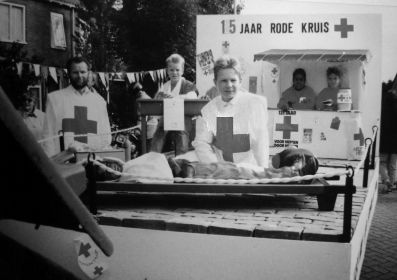 hantumer dorpsfeest 1992   hiaure met rode kruis 125 jaar bestaan