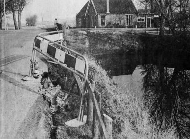 weggezakte walkant op de stationsstraat   nu smidstrjitte
