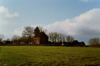 Hantumhuizen zicht op kerk